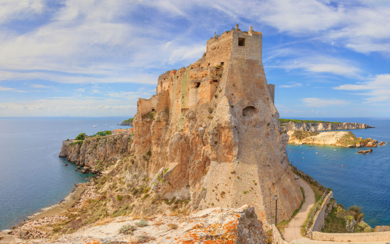 UN PARADISO DIETRO L'ANGOLO

